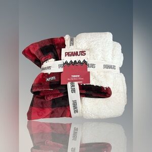 Peanuts Red and Black Throw Blanket